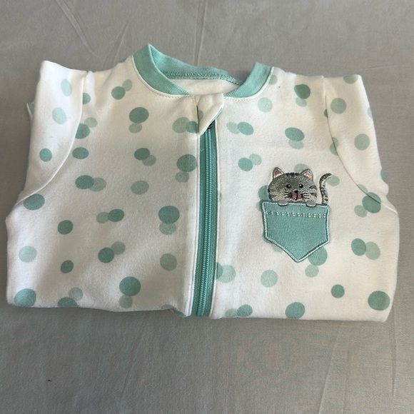 Tuffy Polka Dot Baby Onesie sleeper with embroidered cat on left chest - Picture 1 of 3